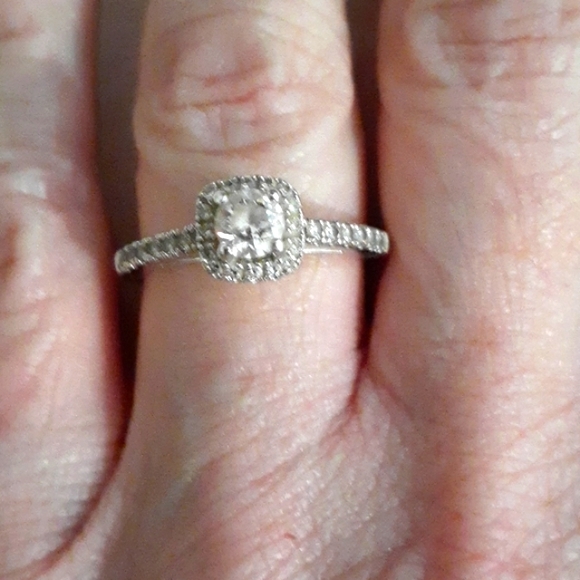 Sterling Silver Beautiful ring. - Picture 1 of 4